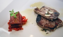 Grilled tuna with giovanna sauce - Ricette - Gastronomia - Isole Baleari - Prodotti agroalimentari, denominazione d'origine e gastronomia delle Isole Baleari